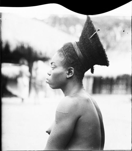 congo-mondele:  Amadi woman. Okondo’s Village, Belgian Congo. ca. 1909 - 1915 || ©Lang-Chapin Congo Expedition. 