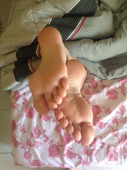 luvhertoes:  feetplease:  my girlfriend feet @yasminfeet  These
