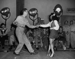 wehadfacesthen:  1944: An American serviceman dancing the jitterbug