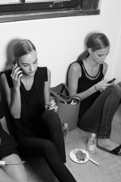 senyahearts:  Maartje Verhoef & Ine Neefs - Backstage at