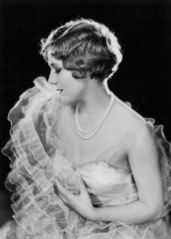 silent–era:  Mary Pickford photographed by Edwin Bower