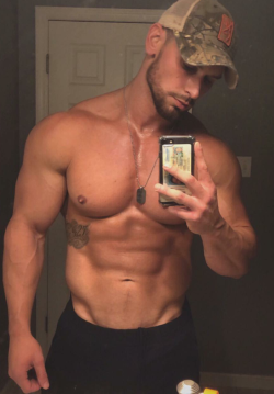 sexyfantasybro: cexxxc:   you’re either the hunter or the hunted