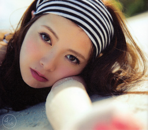 oshibook:  Shiraishi Mai (Nogizaka46) 1st fashion photobook “MAI