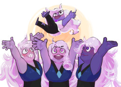 gomkko: SMOL AMETHYST!!!! sistas! <3 <3 <3