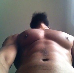 26bendnova4daddie:  Love a man with great pecs…nice and deep