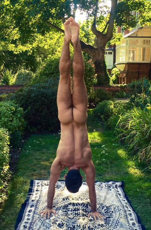 nudeflikker:  feel free…be nude  