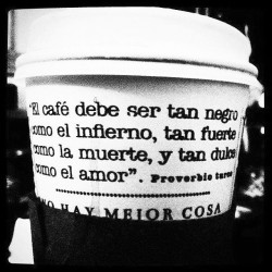 gyeouilpanda:  regram @accionpoeticaoficial Con tus labios carnosos