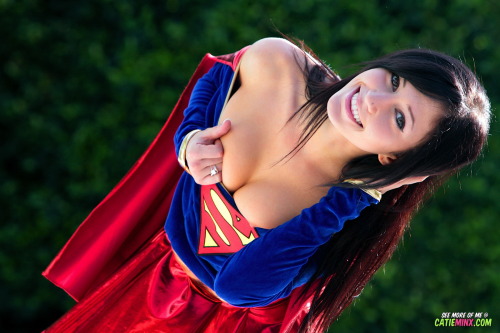 mwisaw:  Cosplay ==> Superman / Wonder Woman http://mwisaw.tumblr.com/ 