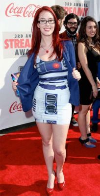 nerdybeauties:  whoisthatbabe:  Meg Turney with a R2-D2 dress.Meg