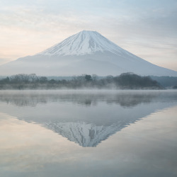 sitoutside:   Gently Began   by  Yuga Kurita  