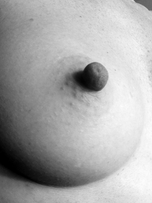 the-naked-me:  COLD     _     THE-NAKED-ME See the rest of this set exclusively in color at   https://the-naked-me.findrow.com/ 