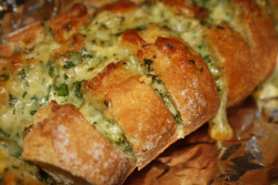fatty-food:Cheesy garlic bread (by fourzerofive)  I need it 