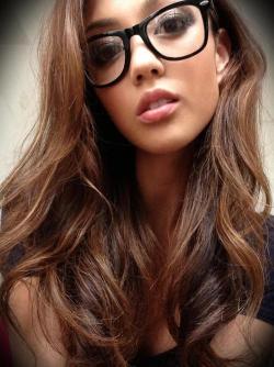 realasianbabes:  Hot girls with glasses mhm <3 