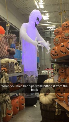 flogrown-southern:  Halloween at Lowes  I’m funny!!! Appreciate