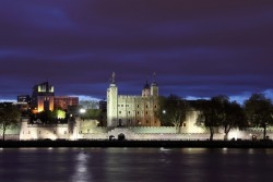 sixpenceee:The Tower of London	Britain’s numerous castles are