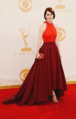 thehollywoodbeauties-deactivate:  Michelle Dockery wearing Prada