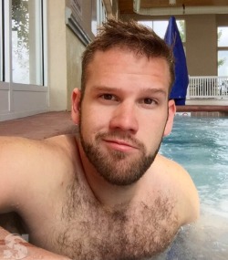 scruffyscruffies:Superhero 30y/o