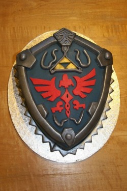 retrogamingblog:Zelda Hylian Shield Cake