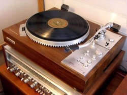 vinylandgeekstuff:  Turntable