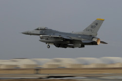 nemoi:  An F-16 Fighting Fallcon takes off during exercise (via
