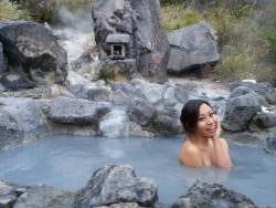 soakingspirit:   Next we went Beppu , the Hotspring town and met some random traveller that told us about the secret wild hotsprings on a Mt~ We then hike there and experience some Mud Mask spa and various hotsprings on this Mt !  Source 