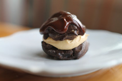 fullcravings:  Chocolate Caramel Cream Puffs 