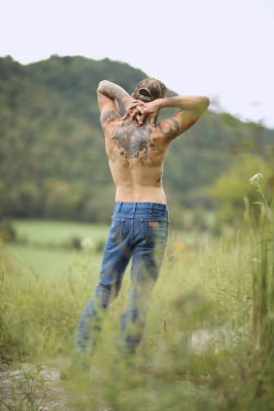 muckbootmatt:  HOT NEW COUNTRY BOY PICS BY https://www.greendoor.photos/