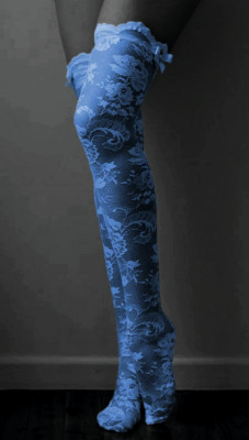 noiredesire:  details of a woman 