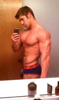 gym-punk-jock-nerd:  5 RIPPED UP SELFS