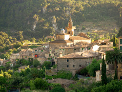 theluxurycollection:  VILLAGES OF MALLORCA“Visit the 14th Century