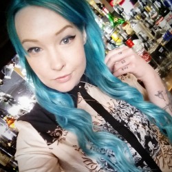 pebblezink-suicide:  My hair is now pretty and blueeeee