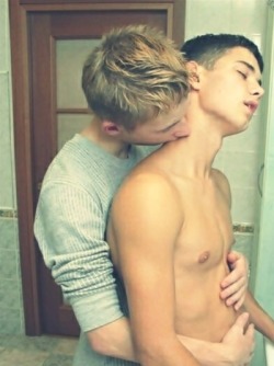 twoboysarebetter:  http://twoboysarebetter.tumblr.com/ 