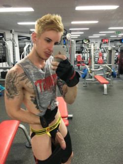 chadsgaypornvault:  Great work out buddy. Let’s do some heavy