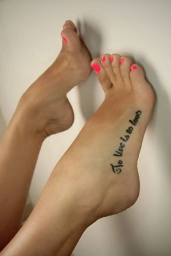 feet-n-ass:  Love cute foot tattoos