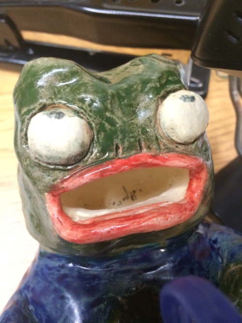 prettiestpotato:  Someone made a Pepe in ceramics and I’m  c r y i n g   