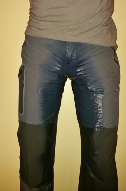 tattsandkink1:  pissjean:  xnpee:  pissing my work pants for