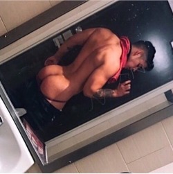 butt-boys: Selfie.    Hot Naked Male Celebs here. Love butts?