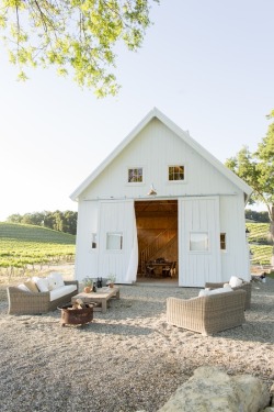 Oooh…a vinyard barnhouse hangout? Sweet.