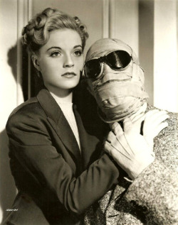 Nan Grey & Vincent Price in The Invisible Man Returns, 1940.