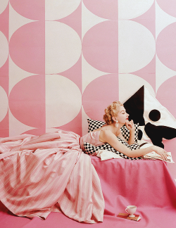 vintagegal:  Lisa Fonssagrives in “Spice Pinks to Summer In,”
