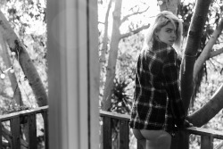 sirneave:  Kayslee Collins at the treehouse By Neave Bozorgi