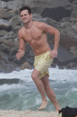 shirtlessmalecelebs:  Jared Followill