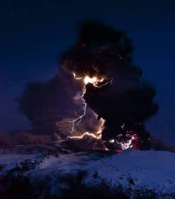 intothegreatunknown:  Volcano Lightning | Iceland