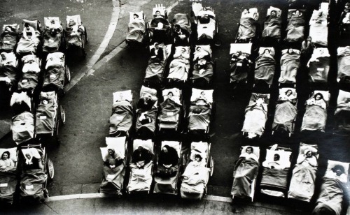 Mario Giacomelli - Lourdes,   Hautes-Pyrénées, 1957.