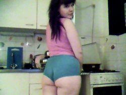pixie–rose:  butt and bad cam appreciation 