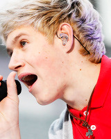 starkniall:  Niall Horan + His cute clover necklace. 