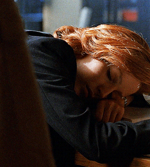 90scully:SCULLY in THE X-FILES. Episode 7x2: “The Sixth Extinction