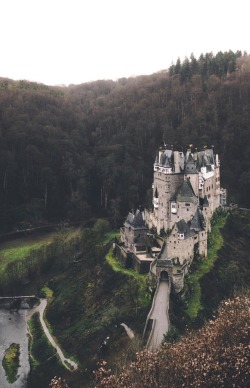 passport-life:   Eltz Castle | Germany 