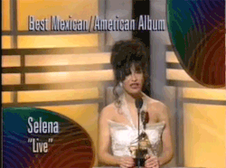 illuminaughtyprincess:  Selena at the 1994 Grammy Awards 