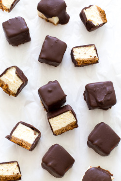 fullcravings:  Chocolate Covered Cheesecake BItes 